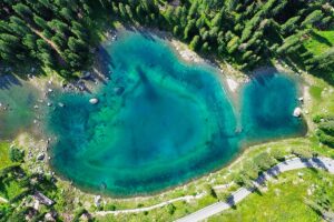 Trentino da scoprire: i 5 laghi che brillano al tramonto settembrino